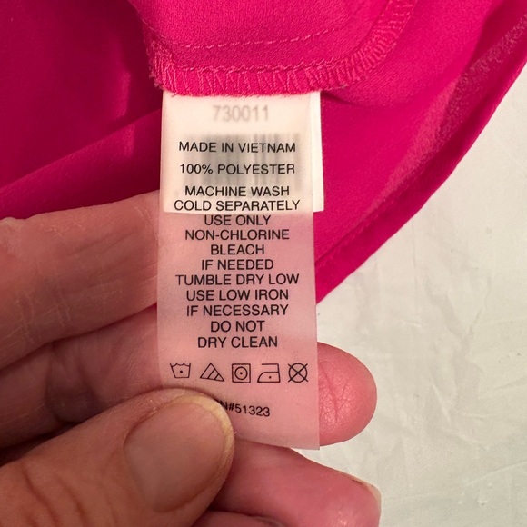 Chaus Vibrant Pink Blouse size large sleeveless - Picture 9 of 10